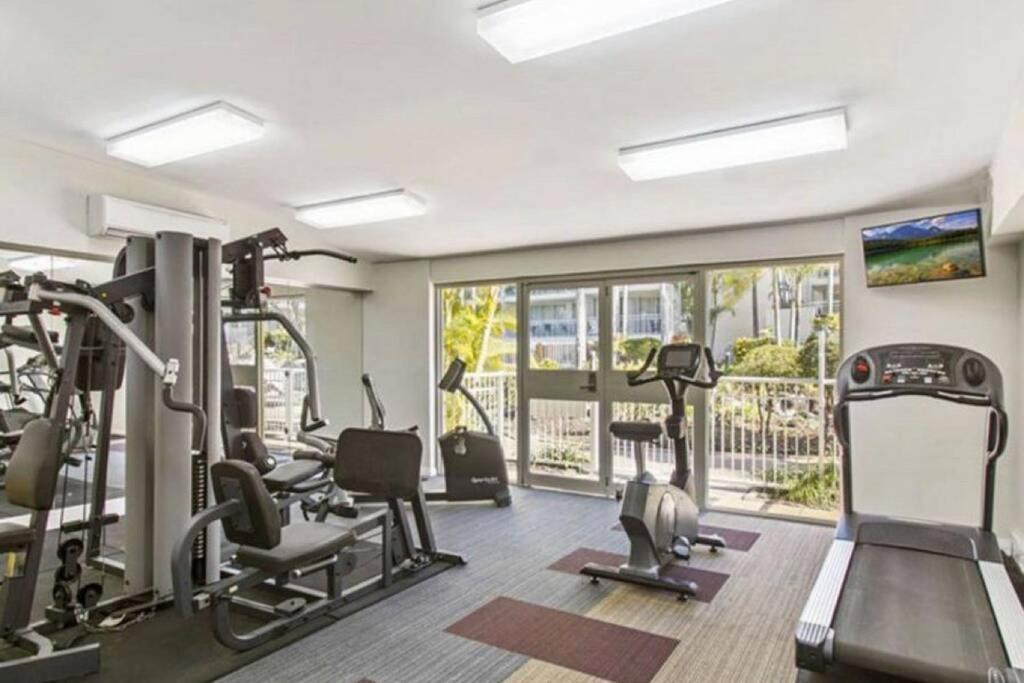 Ocean View - Alexandra Headlands Beachfront Unit Buitenkant foto