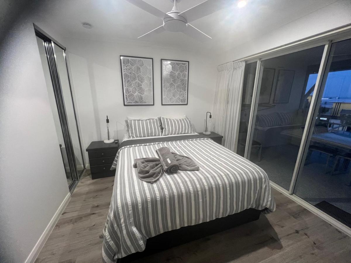 Ocean View - Alexandra Headlands Beachfront Unit Buitenkant foto