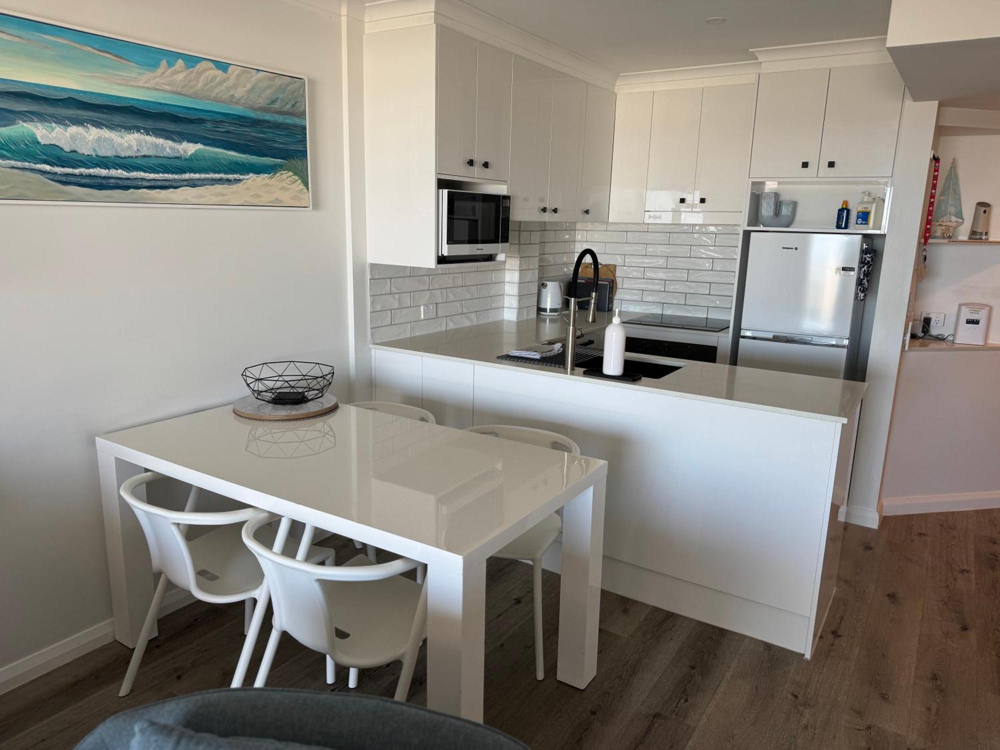 Ocean View - Alexandra Headlands Beachfront Unit Buitenkant foto