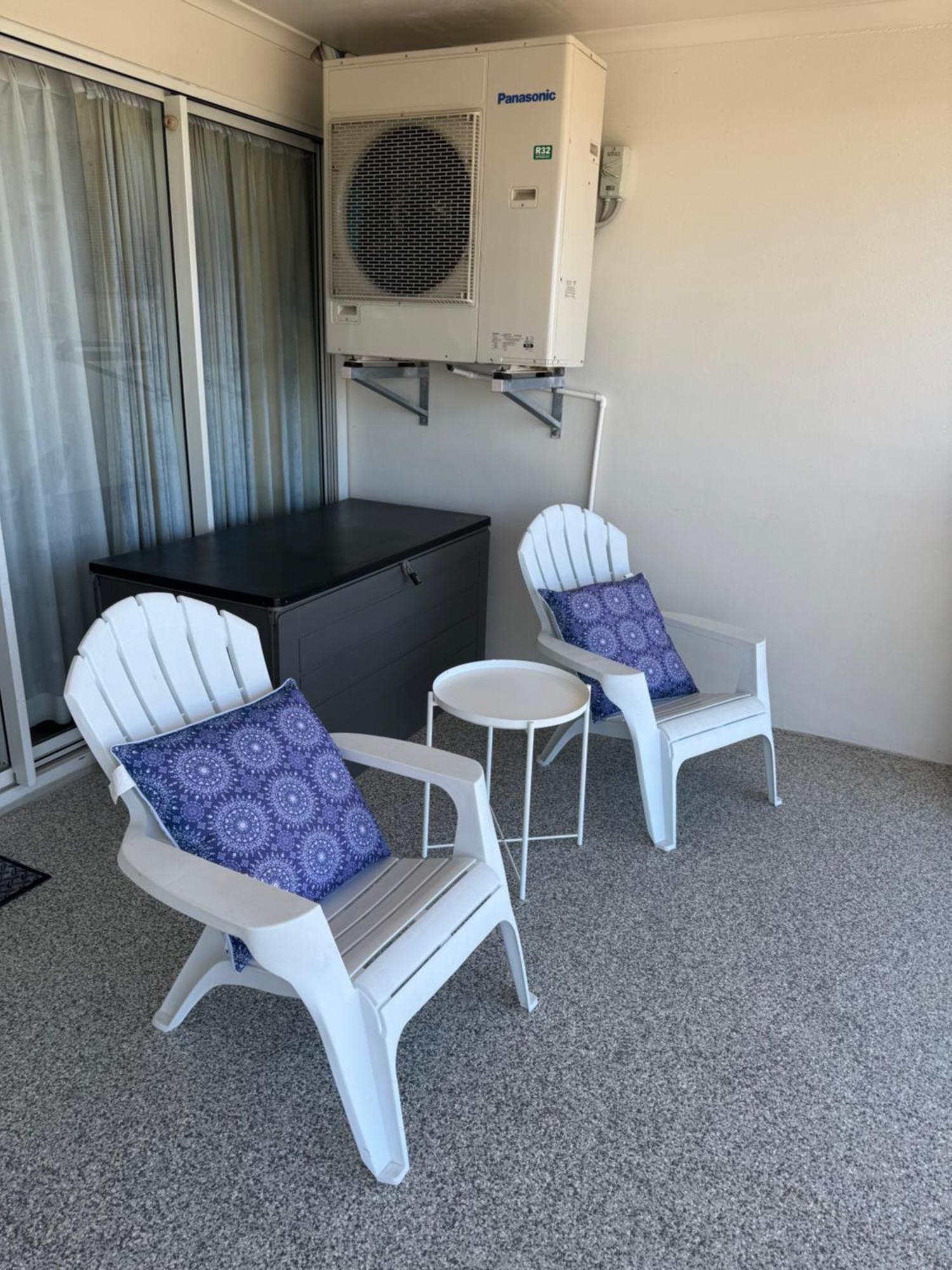 Ocean View - Alexandra Headlands Beachfront Unit Buitenkant foto